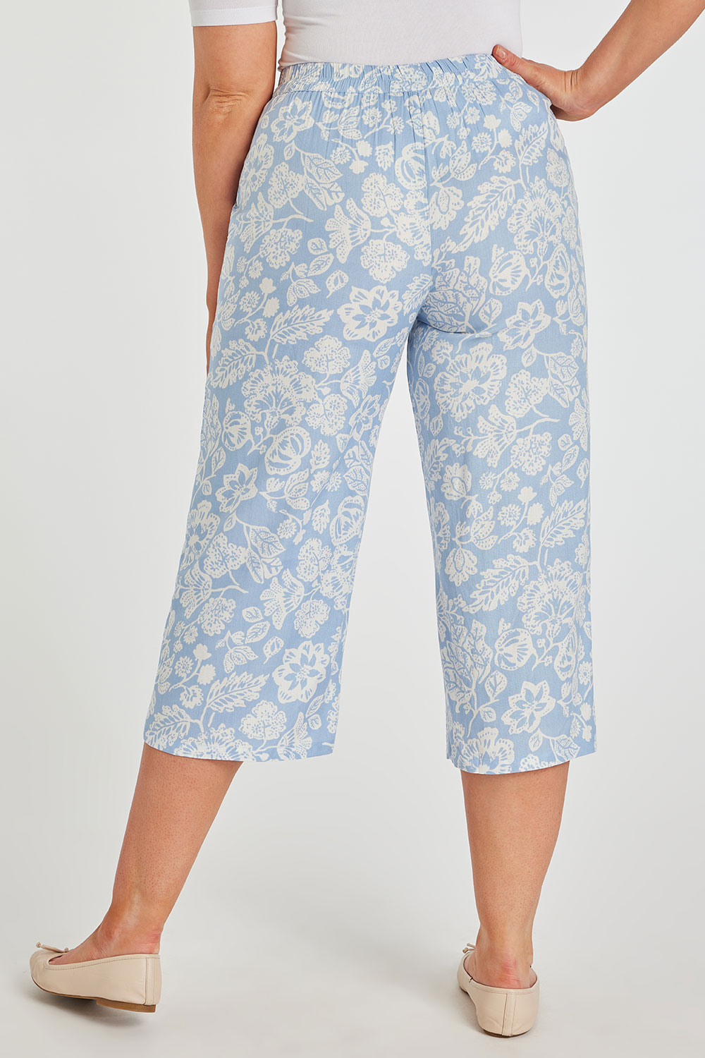Outlined Florals Cropped Trousers – Khajoor